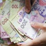 Щомісячно зможуть отримати практично 2,5 тис. грн.: українським батькам підвищать виплати на дитину