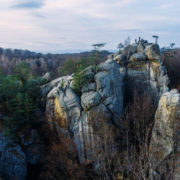 Франківський фотограф оприлюднив вражаючі кадри скель Довбуша з висоти пташиного польоту (фото)