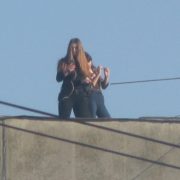 На Прикарпатті поліція взялася за підлітків, які фотографувалися на даху дев’ятиповерхівки