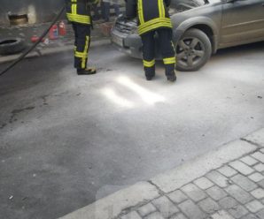 У центрі Франківська загорілася машина (ФОТО)