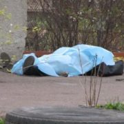 В Івано-Франківську посеред вулиці знайшли мертвого чоловіка