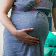 На Прикарпатті збирають допомогу для дівчини, яку на сьомому місяці вагітності залишив чоловік