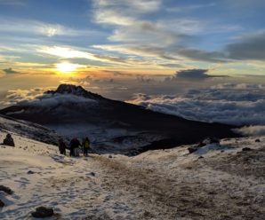 Наші на Кіліманджаро. Як шестеро франківців зійшли на найвищу гору Африки