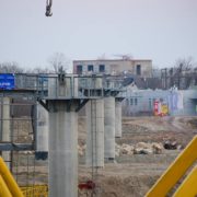 У Франківську продовжують активно будувати міст на Пасічну. ФОТО