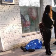 Трагедія у Львові: на виборчій дільниці після голосування помер чоловік (фото)