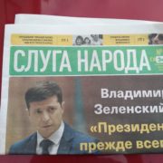 Прикарпатцям роздають газети від кандидата в президенти мовою агресора (фотофакт)