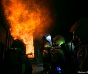 У Калуші сталася пожежа в житловому будинку та горіли сміттєві баки
