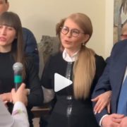 Пенсіонерки пустили сльозу: як Тимошенко на Буковині “Червону руту” співала (відео)