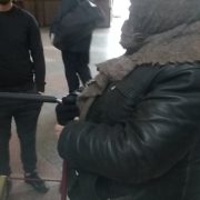 На франківському вокзалі дві літні жінки побилися за «кравчучку» (фоторепортаж)