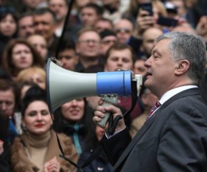 “Я не здаюся”: Порошенко звернувся до українців перед дебатами (відео)