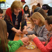 У Бурштині студенти плели вервички для воїнів АТО