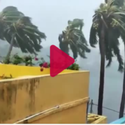 Повалені будівельні крани та прив’язані вагони: моторошні фото та відео циклону в Індії
