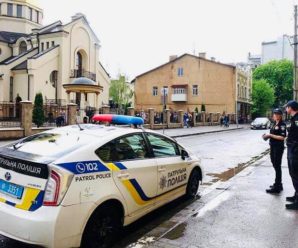 У Франківську таксист побив п’яних пасажирок
