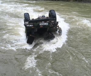 На Верховинщині вантажівка з туристами злетіла у гірську річку