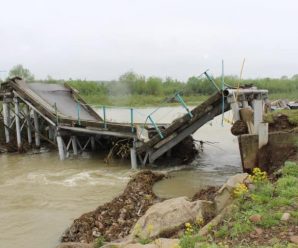 На Прикарпатті негода зруйнувала міст (ФОТО)