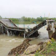Зруйнований міст у селі Довге-Калуське