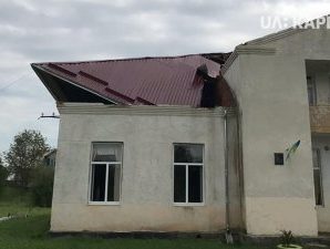 Без даху, світла та затоплені будинки: Як після негоди виглядає село Бережниця