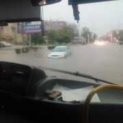 Зливи в Калуші затопили десятки автівок. ВІДЕО