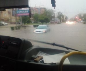 Зливи в Калуші затопили десятки автівок. ВІДЕО