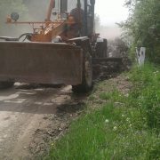На Прикарпатті кілька доріг заблокувало камінням, яке нанесла вода (ФОТО)