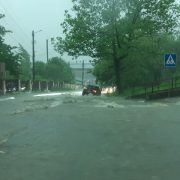 Аномальна злива у Калуші – автомобільні дороги перетворилися у ріки (ФОТО, ВІДЕО)