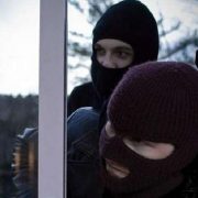 Нещадно катували: на Тернопільщині троє в масках напали на родину
