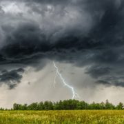 На Прикарпатті оголошено штормове попередження: Насувається негода