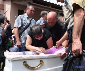 У Переяславі-Хмельницькому поховали 5-річного хлопчика, якого застрелили копи (фото)