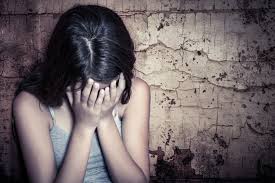 Поки мати була в Польщі: нелюд регулярно ґвалтував 11-річну дівчинку