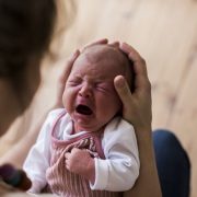 Забій голови та перелом носа: на Тернопільщині п’яна мама “виховувала” 7-місячну дівчинку