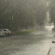 Грози і град: в Івано-Франківську та області очікується значне погіршення погоди, оголошено штормове попередження