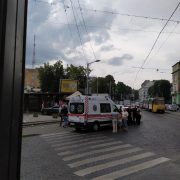 У центрі Львова серед білого дня прикарпатець порізав ножем перехожого