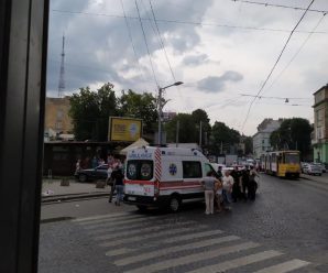 У центрі Львова серед білого дня прикарпатець порізав ножем перехожого