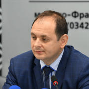 “Від діючого президента, та інших кандидатів”, – Марцінків заявив про скупку голосів на виборах