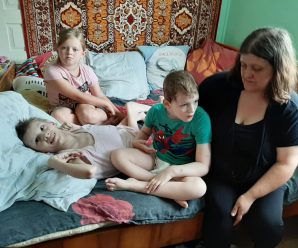 Родині з Болехова, яка виховує двох важкохворих діток потрібна допомога
