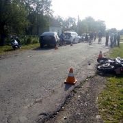 На Прикарпатті автомобіль зіткнувся з мотоциклом