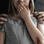 У будинку, де ніхто не жив: П’яний батько регулярно ґвалтував свою доньку
