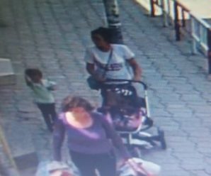 У Коломиї жінки викрали дитячий візок: поліція просить впізнати підозрюваних