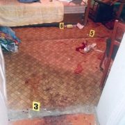 На Франківщині п’яна жінка п’ять разів вдарила ножем рідну сестру (ФОТО)