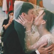 Переможець 9 сезону шоу “Х-фактор” одружився з російською акторкою (фото)