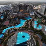 У шикарному готелі в Туреччині сталося масове отруєння туристів: серед постраждалих – українці, також є загиблі