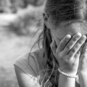 Зґвалтував 5 дівчаток: Серія злочинів від одного педофіла у Донецькій області вразила всю Україну