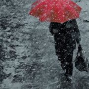 Штормове попередження: на Прикарпатті очікується дощ та град
