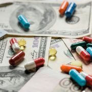 Рада хоче скасувати міжнародні закупівлі ліків. Пацієнтські організації проти