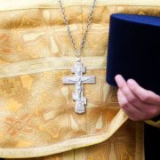 “Даю по морді”: священик розповів, як відучити дітей матюкатися