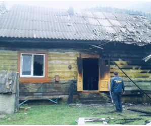 Яремчанська поліція затримала чоловіка, який підпалив будинок знайомої (ФОТО)