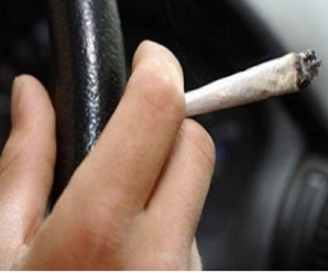 “Дихнути не було чим”: у Франківську водій маршрутки курив в автобусі із повним салоном пасажирів (ВІДЕО)