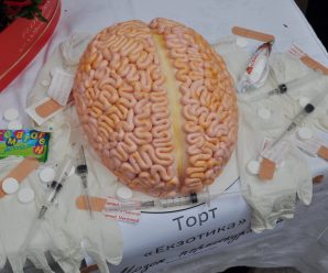 Торт-мозок і “медичні” букети: незвичну виставку влаштували студенти-медики (ФОТО)