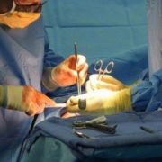 У Херсоні 12 годин оперували жінку, якій у приватній клініці «відірвали» голову