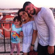 3-річна донька франківців, яку батьки залишили саму в португальському готелі, повернеться в Україну
